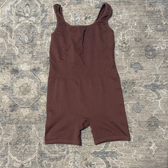 L Space Brown Ribbed Scoopneck Cutout Romper Seamless Brown Bodysuit M/L - Picture 3 of 5